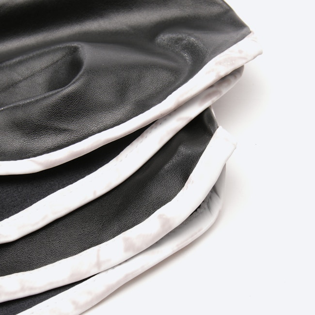 Image 3 of Shorts M Black in color Black | Vite EnVogue