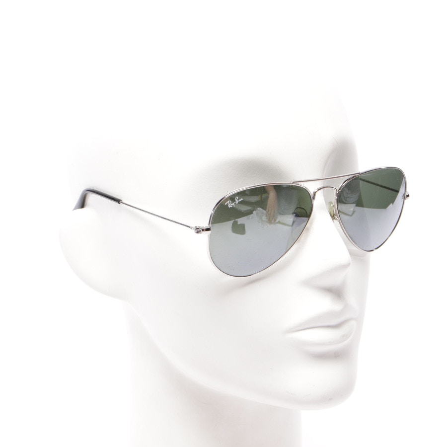 Image 2 of Aviator RB 3025 Sunglasses Silver in color Metallic | Vite EnVogue