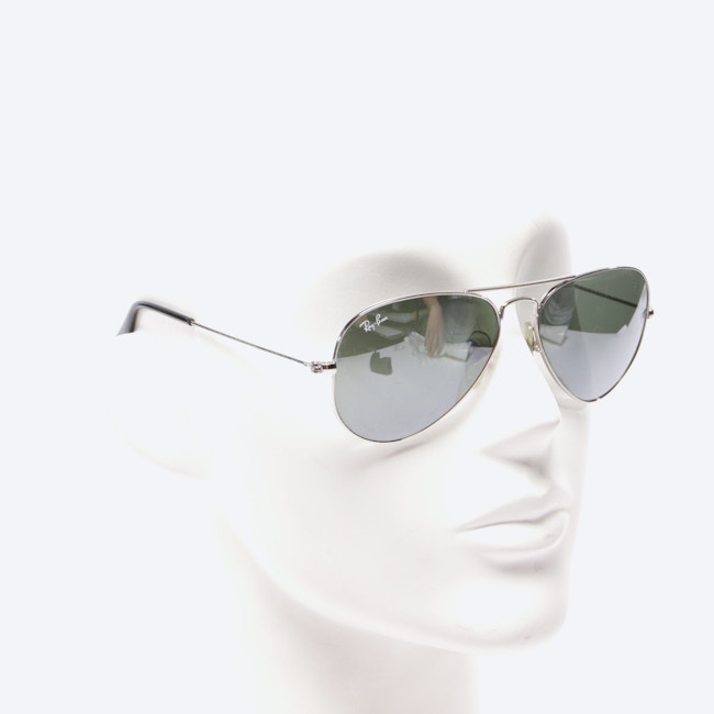 Image 2 of Aviator RB 3025 Sunglasses Silver in color Metallic | Vite EnVogue