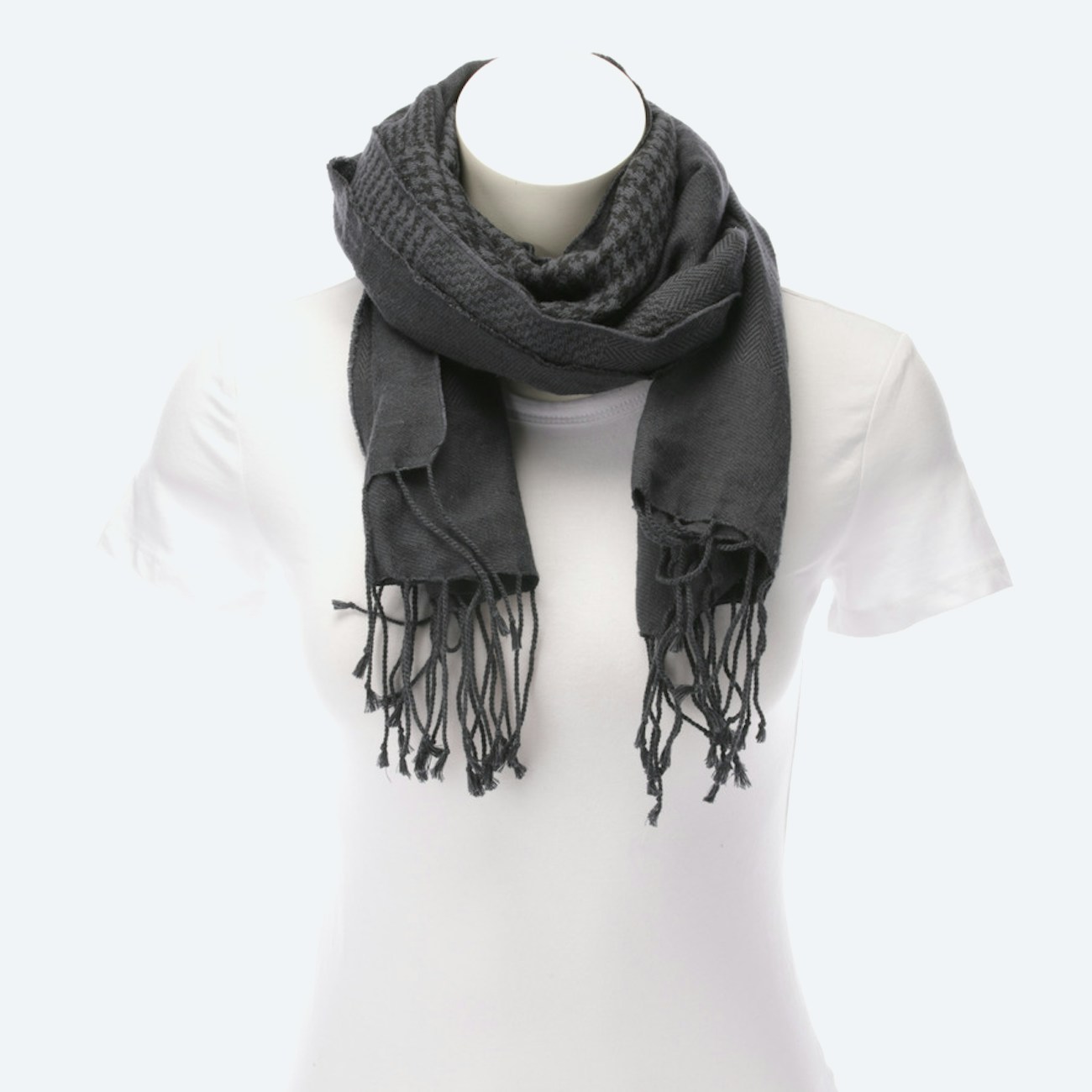 Image 1 of Shawl Anthracite in color Gray | Vite EnVogue