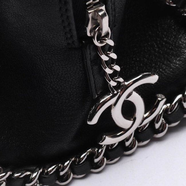 Bild 7 von Chanel Chain Around Bowler Schultertasche Schwarz in Farbe Schwarz | Vite EnVogue