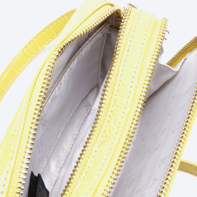 Image 3 of Shoulder Bag Yellow in color Yellow | Vite EnVogue