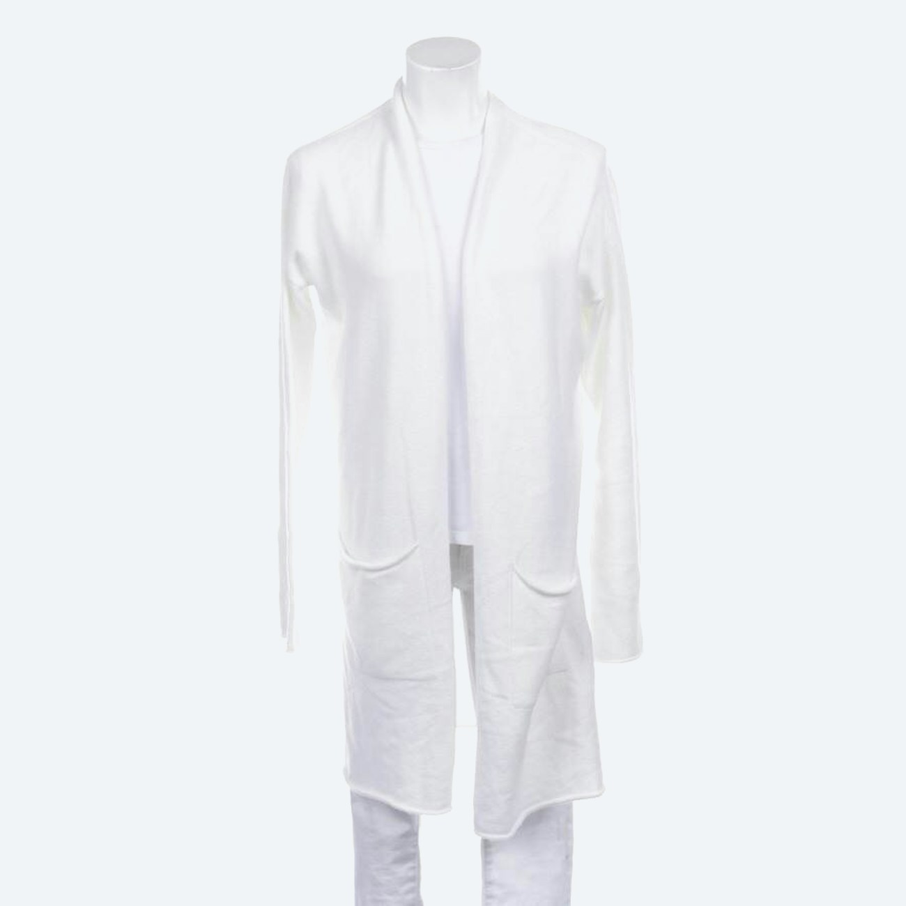 Image 1 of Cardigan XL White in color White | Vite EnVogue