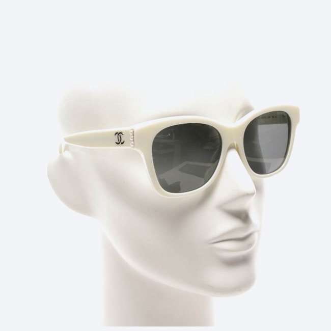 Image 2 of 5482-H Sunglasses White in color White | Vite EnVogue