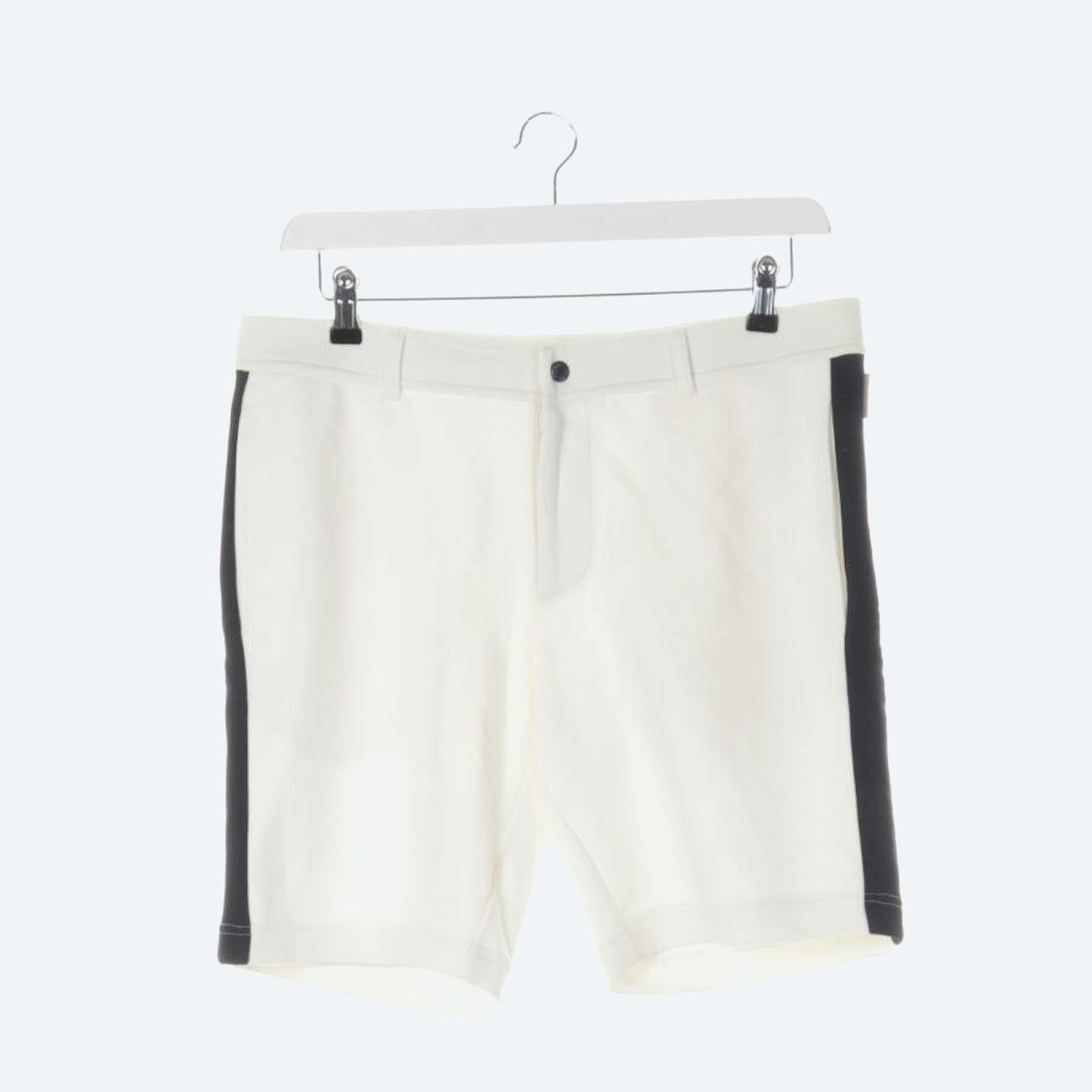 Image 1 of Shorts XL White in color White | Vite EnVogue
