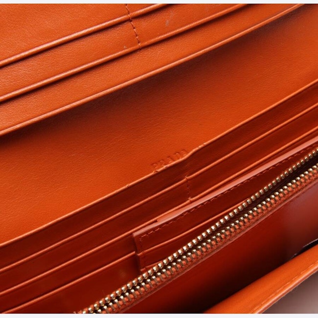 Image 2 of Wallet Orange in color Orange | Vite EnVogue