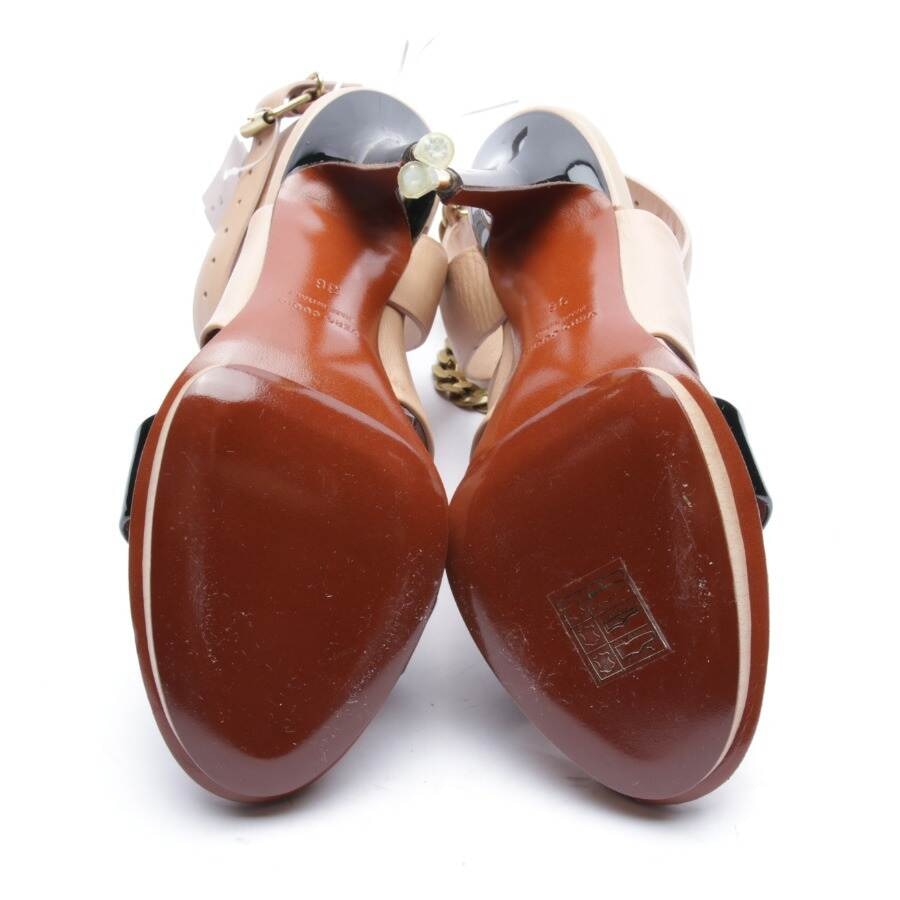 Image 4 of Heeled Sandals EUR 36 Beige in color White | Vite EnVogue
