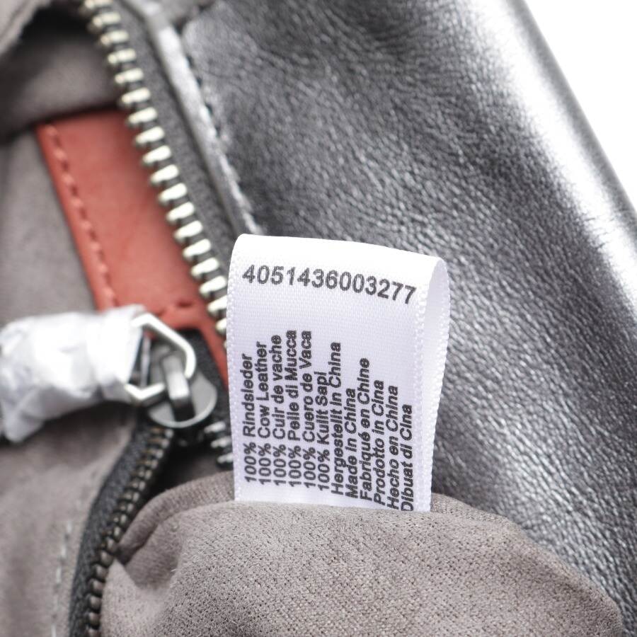Image 4 of Crossbody Bag Silver in color Metallic | Vite EnVogue