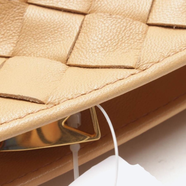 Image 7 of Pochette Twist Handbag Beige in color White | Vite EnVogue