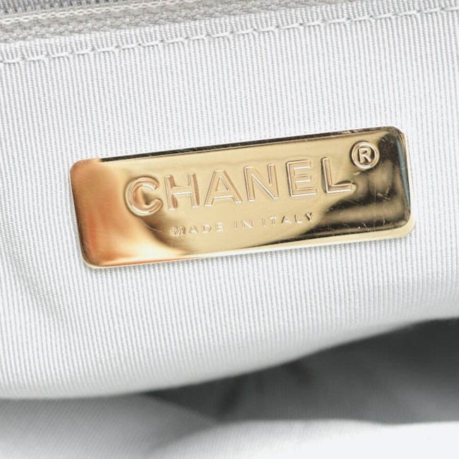 Image 6 of Shoulder Bag Silver in color Metallic | Vite EnVogue
