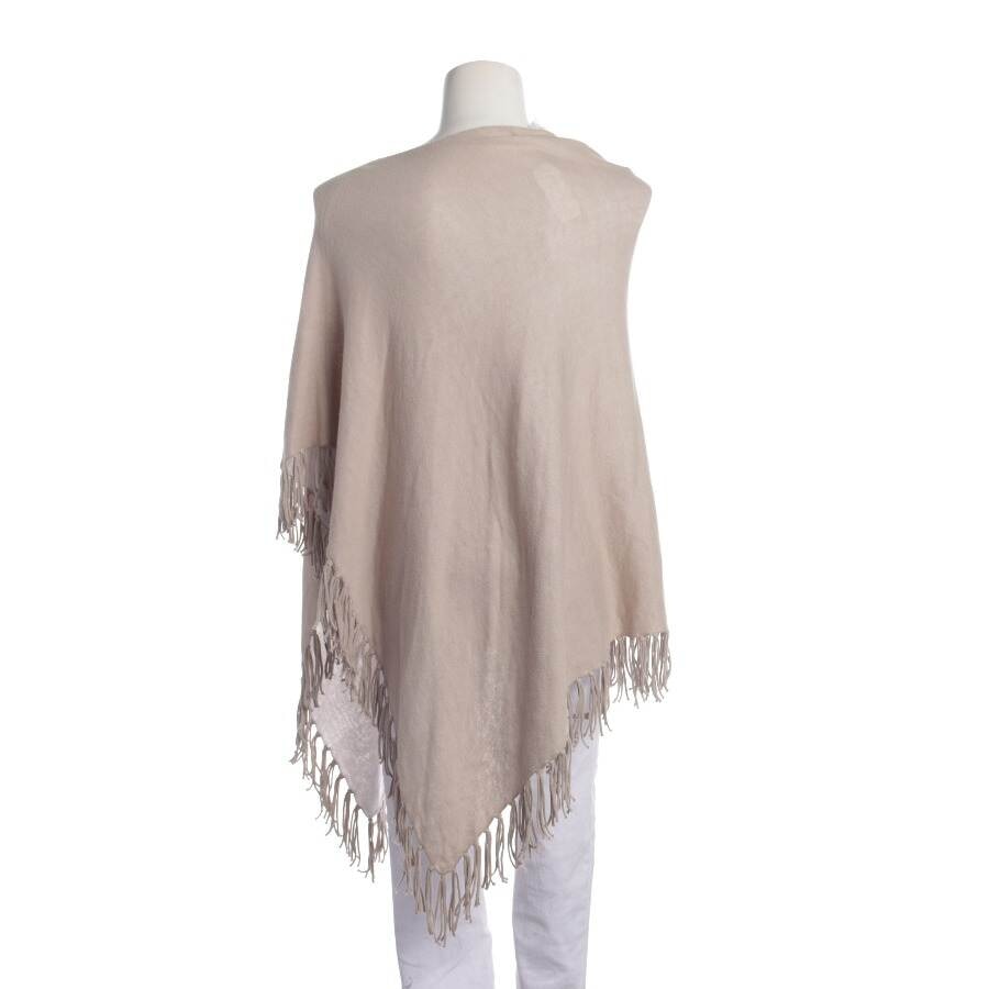 Image 2 of Poncho Beige in color White | Vite EnVogue