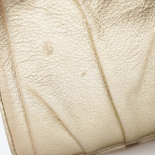 Image 5 of Clutch Gold in color Metallic | Vite EnVogue