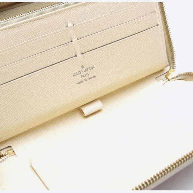 Image 2 of Wallet White in color White | Vite EnVogue