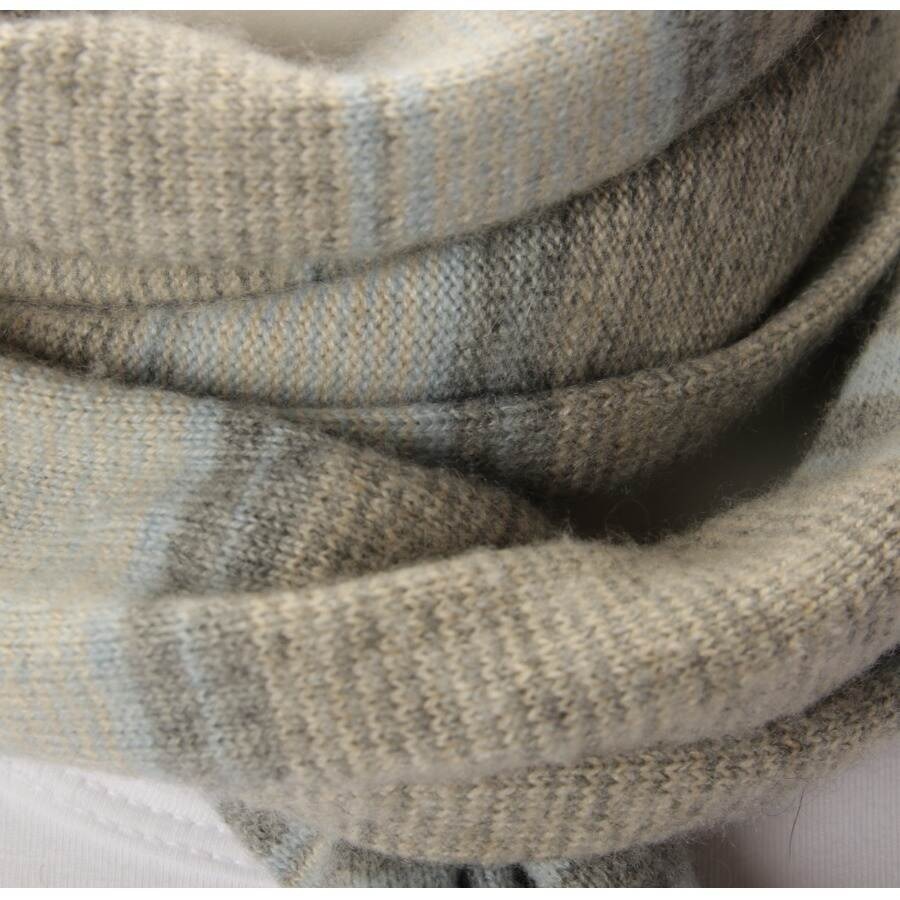 Image 2 of Shawl Light Gray in color Gray | Vite EnVogue