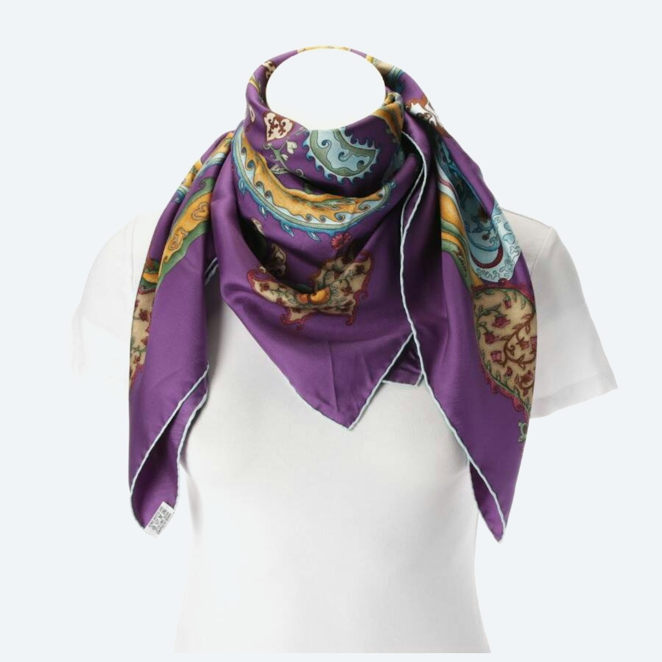 Image 1 of Silk Carré Multicolored in color Multicolored | Vite EnVogue