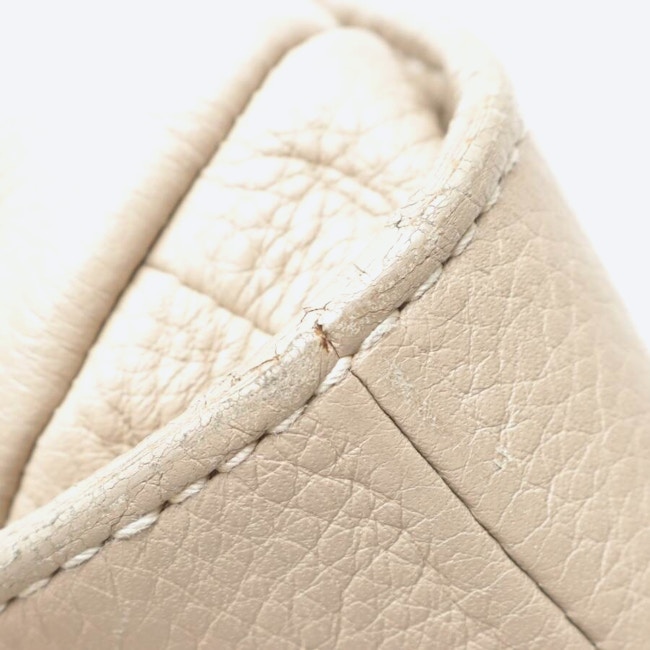 Image 7 of Shoulder Bag Beige in color White | Vite EnVogue