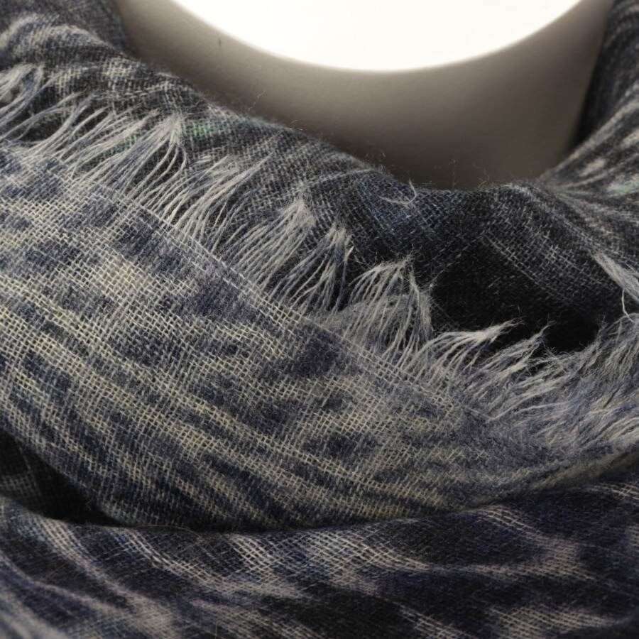 Image 2 of Wool Scarf Gray in color Gray | Vite EnVogue