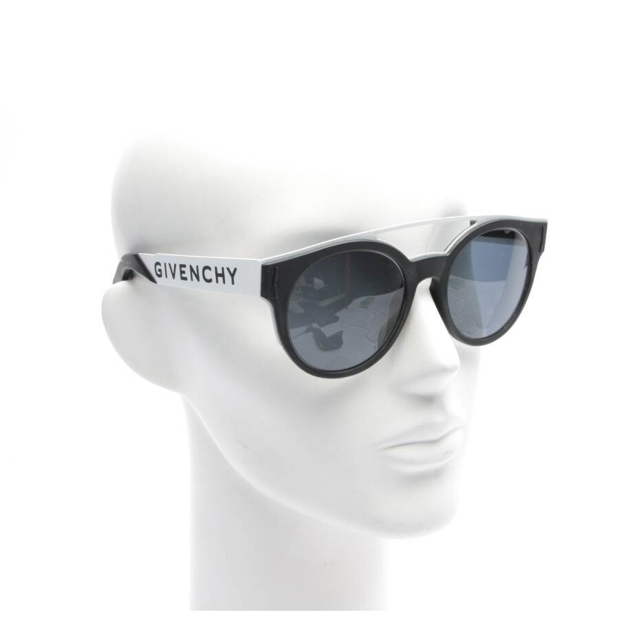 Image 2 of GV7017/N/S Sunglasses Black in color Black | Vite EnVogue