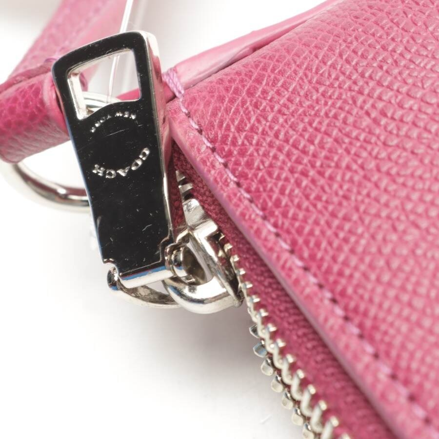 Image 4 of Crossbody Bag Fuchsia in color Pink | Vite EnVogue