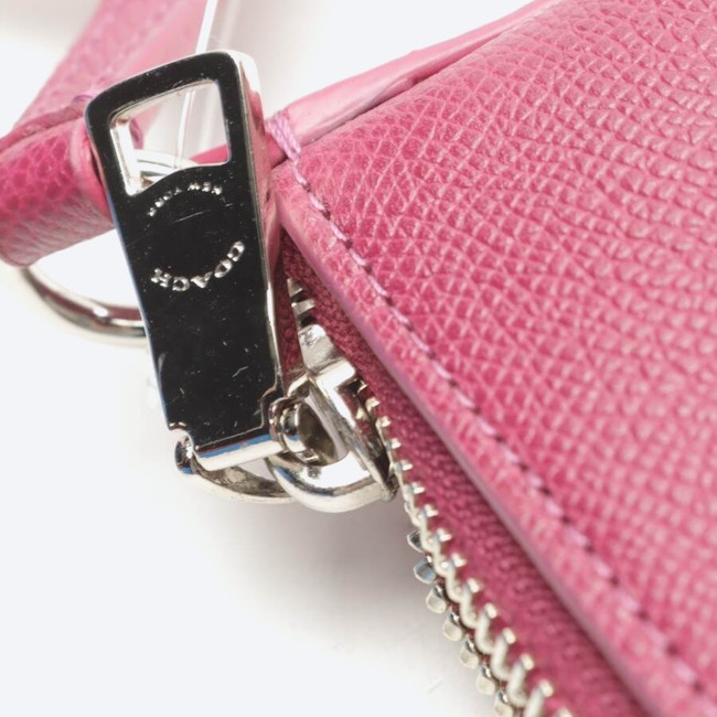 Image 4 of Crossbody Bag Fuchsia in color Pink | Vite EnVogue