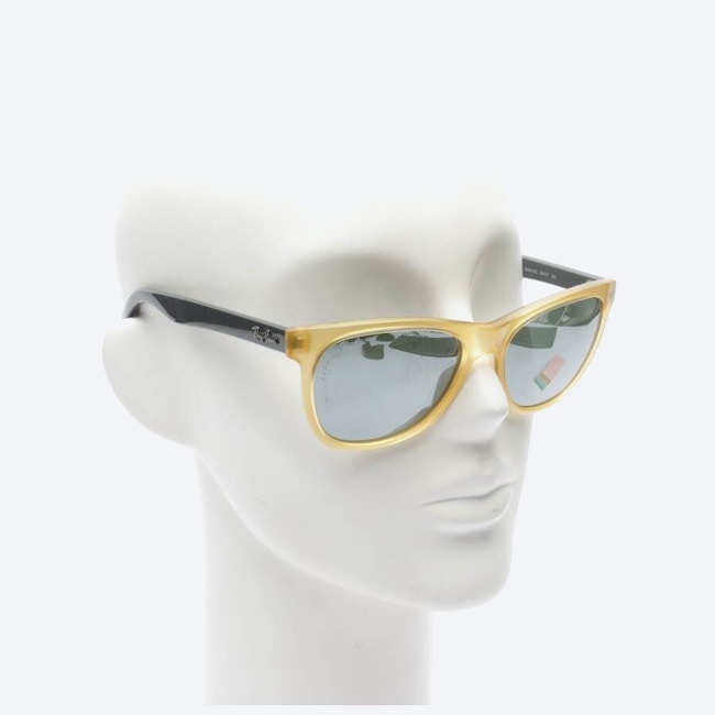 Bild 2 von New Wayfarer Sonnenbrille Senfgelb in Farbe Gelb | Vite EnVogue
