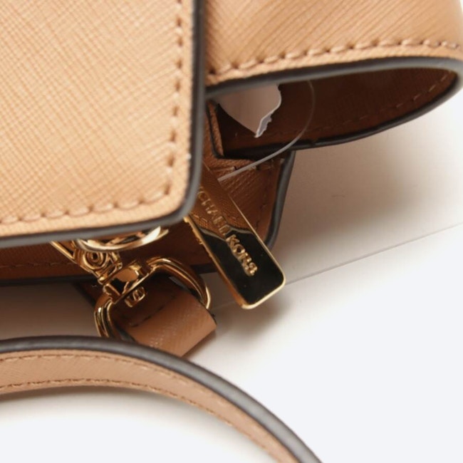 Image 4 of Crossbody Bag Light Brown in color Brown | Vite EnVogue