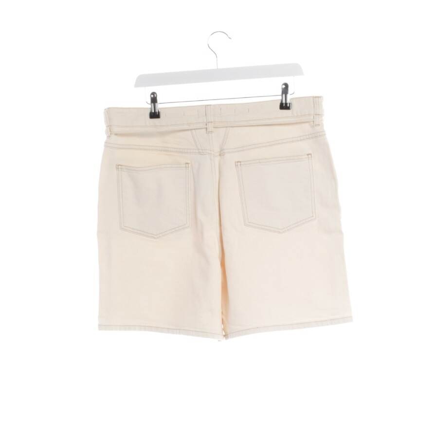 Image 2 of Shorts W29 Beige in color White | Vite EnVogue