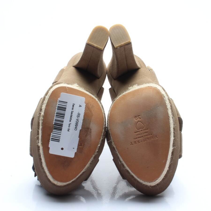Image 4 of Heeled Sandals EUR 39 Camel in color Brown | Vite EnVogue