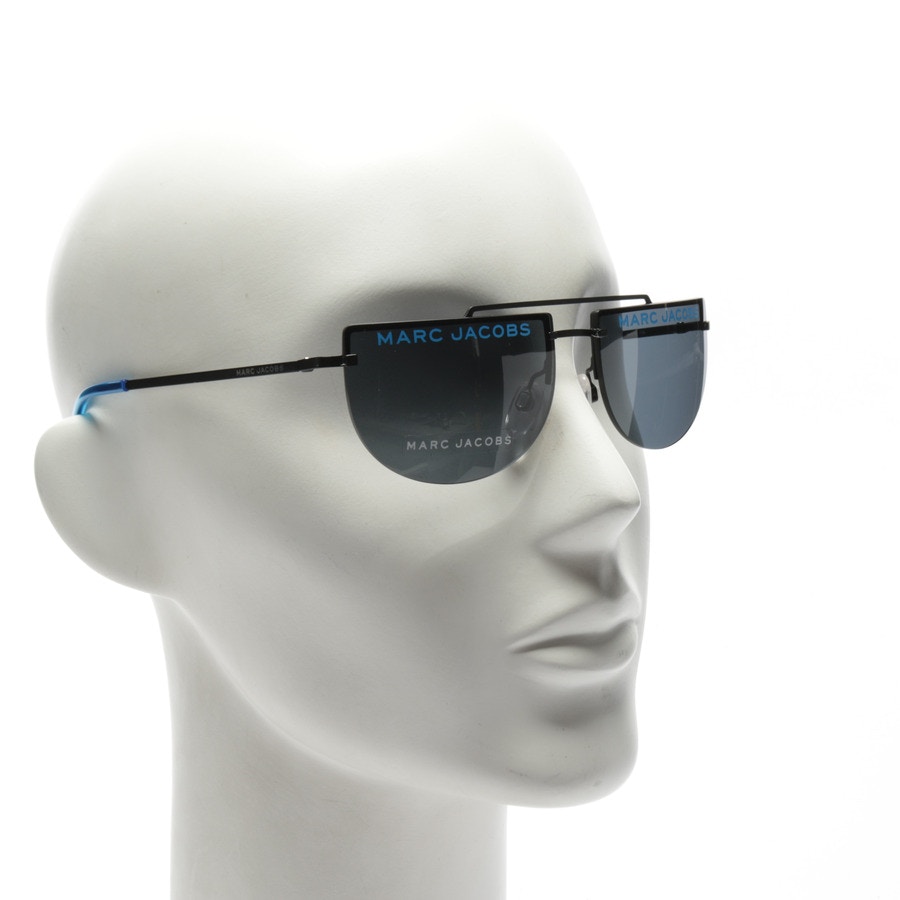 Image 2 of 404 Sunglasses Black in color Black | Vite EnVogue
