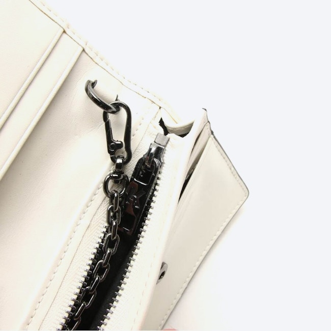 Image 3 of Wallet on Chain White in color White | Vite EnVogue