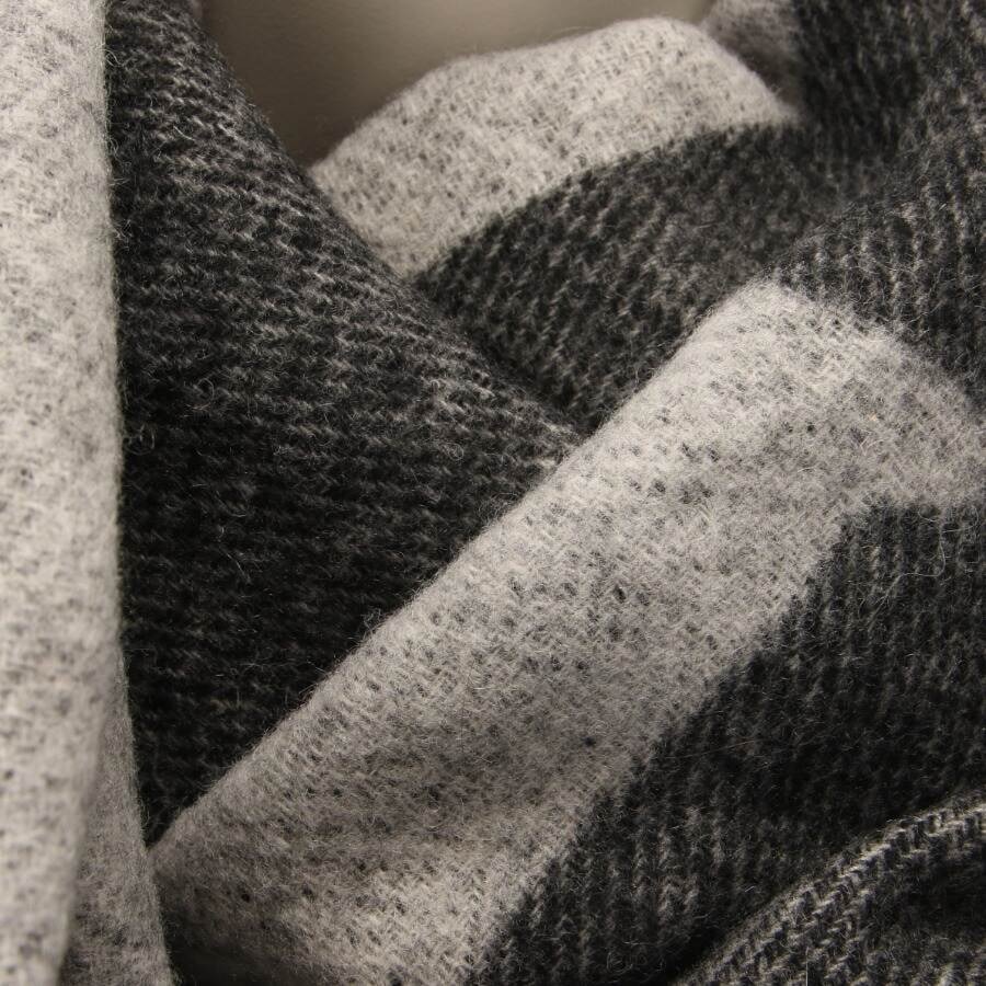 Bild 2 von Wollschal Hellgrau in Farbe Grau | Vite EnVogue