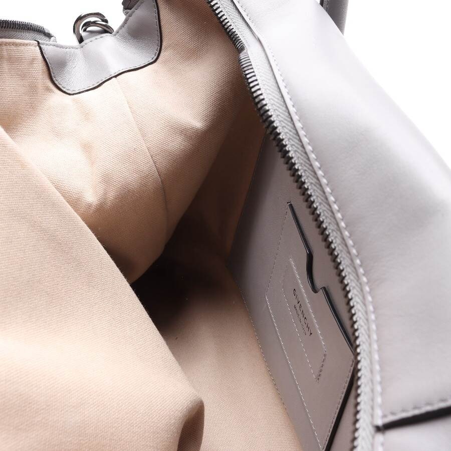 Bild 5 von Antigona Medium Handtasche Hellgrau in Farbe Grau | Vite EnVogue