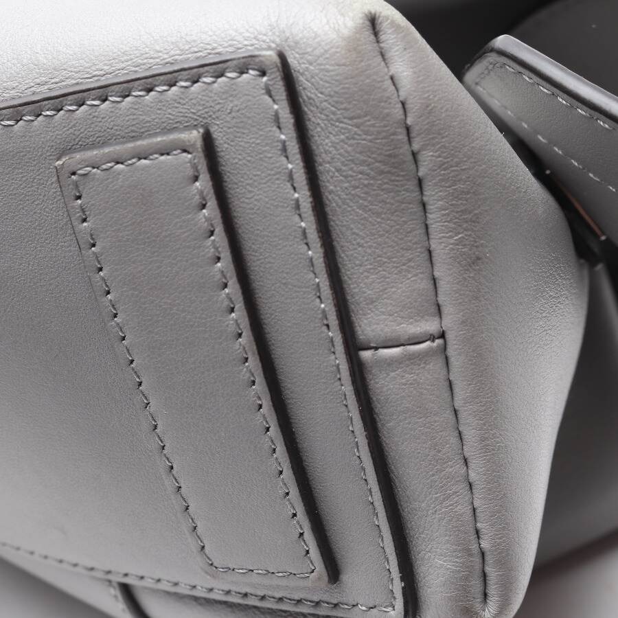 Bild 6 von Antigona Medium Handtasche Hellgrau in Farbe Grau | Vite EnVogue