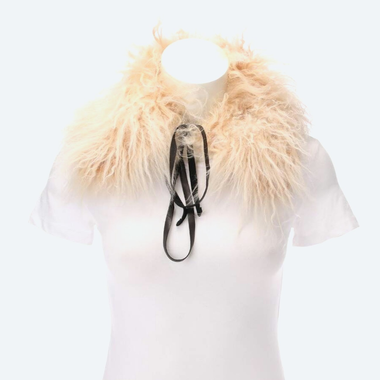 Image 1 of Collar Beige in color White | Vite EnVogue