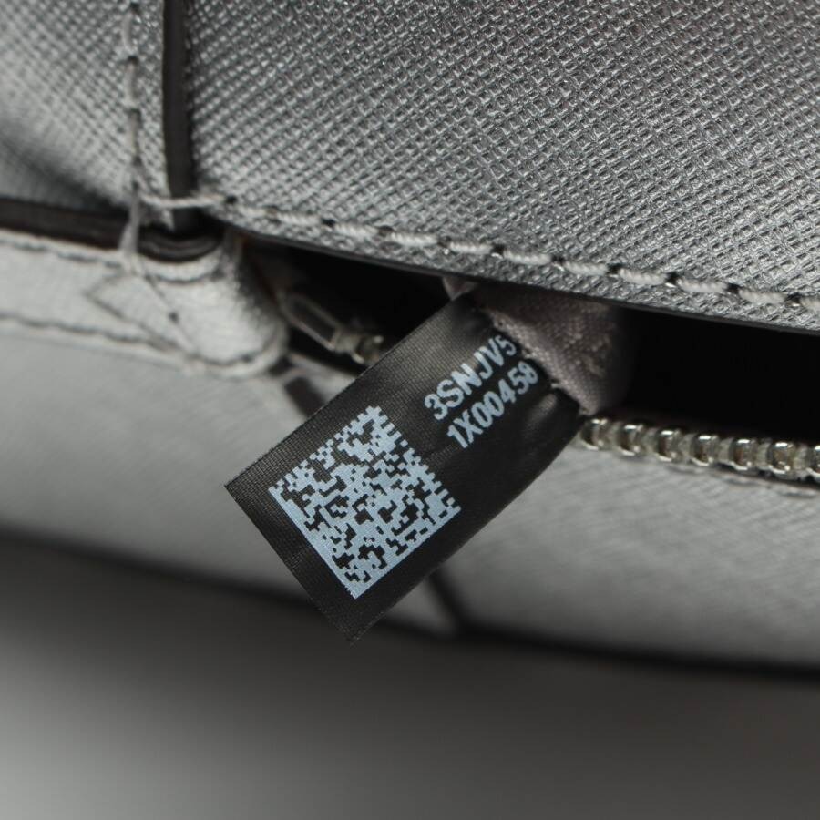 Image 4 of Handbag in color Metallic | Vite EnVogue