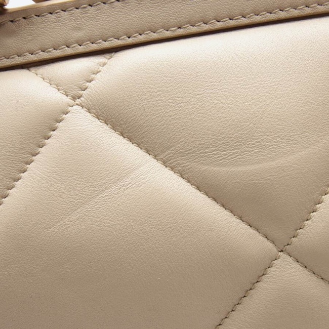 Image 6 of Sicily Handbag Beige in color White | Vite EnVogue