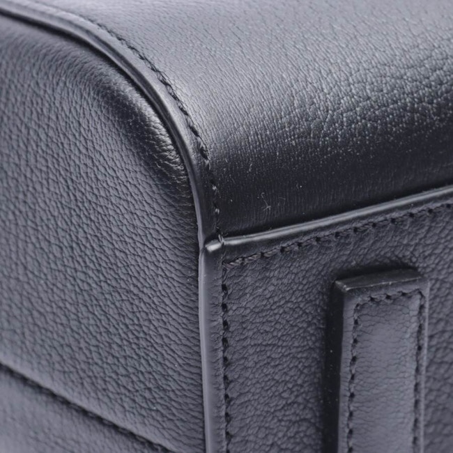Image 6 of Antigona Medium Handbag Black in color Black | Vite EnVogue