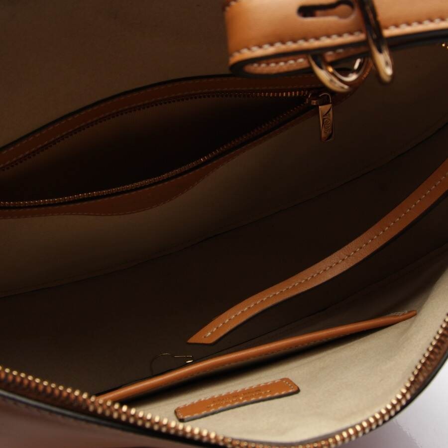 Image 5 of Tod's Timeless Large Shoulder Bag Light Brown in color Brown | Vite EnVogue
