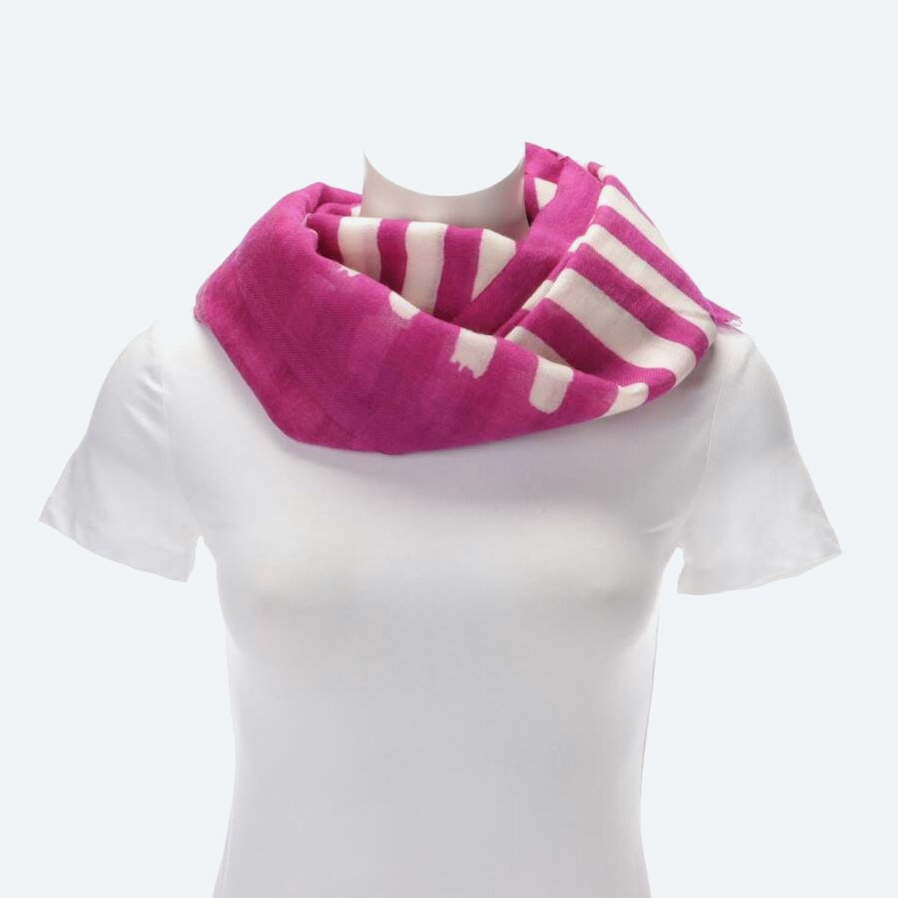 Image 1 of Shawl Fuchsia in color Pink | Vite EnVogue