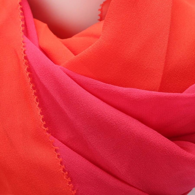 Image 2 of Silk Schawl Fuchsia in color Pink | Vite EnVogue