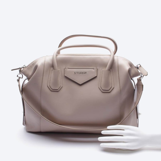 Image 4 of Antigona Medium Handbag Beige in color White | Vite EnVogue
