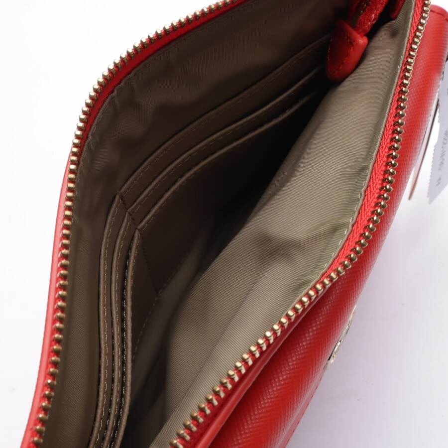Image 3 of Clutch Red in color Red | Vite EnVogue
