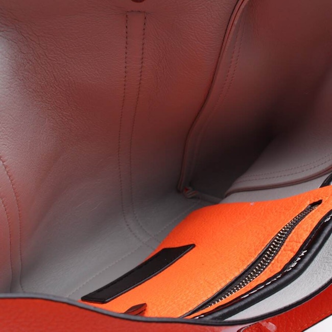Image 5 of Shoulder Bag Neon Orange in color Neon | Vite EnVogue