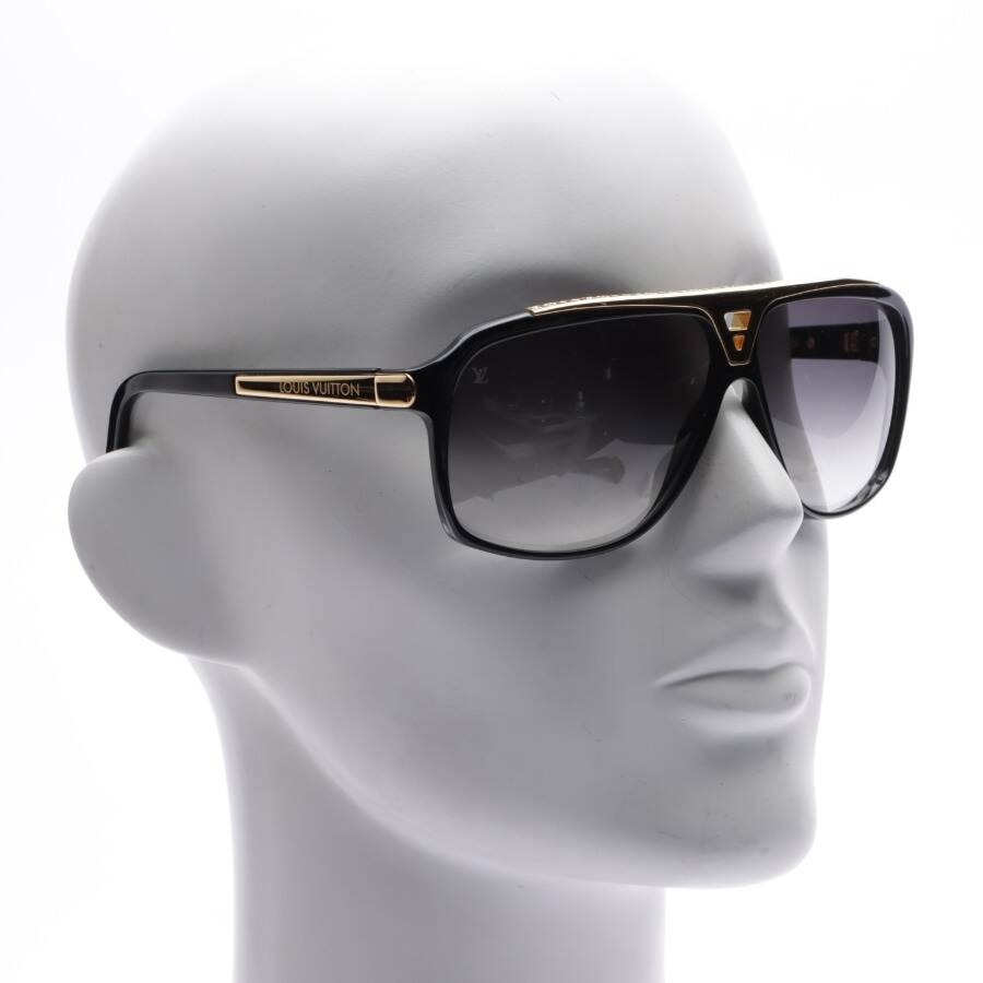 Image 2 of ZO350W Sunglasses Black in color Black | Vite EnVogue