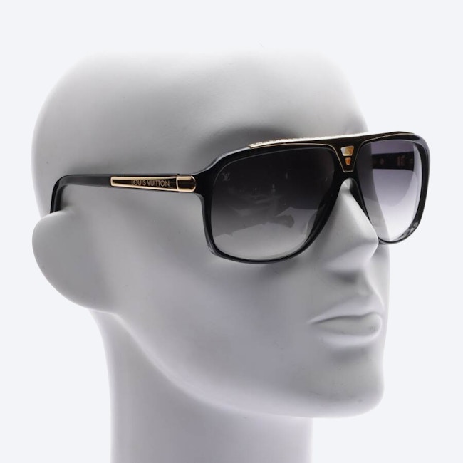 Image 2 of ZO350W Sunglasses Black in color Black | Vite EnVogue