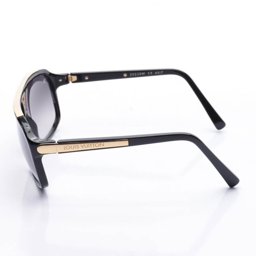 Image 3 of ZO350W Sunglasses Black in color Black | Vite EnVogue