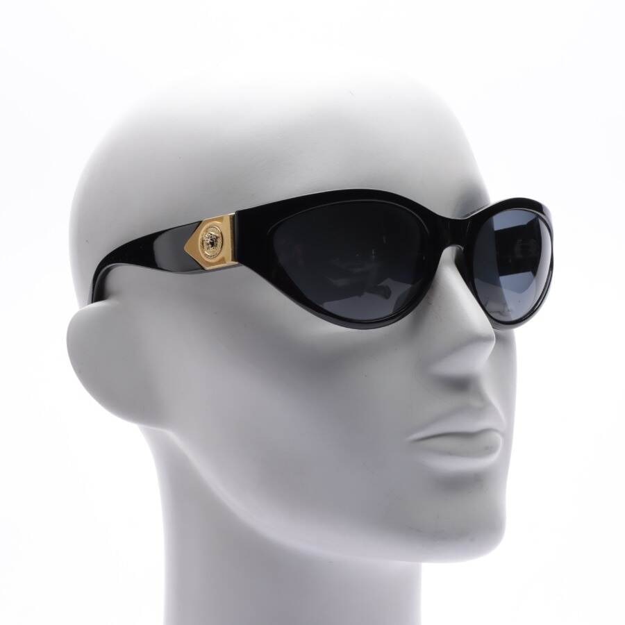 Image 2 of 460 Sunglasses Black in color Black | Vite EnVogue