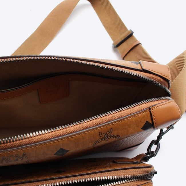 Image 5 of Crossbody Bag Light Brown in color Brown | Vite EnVogue