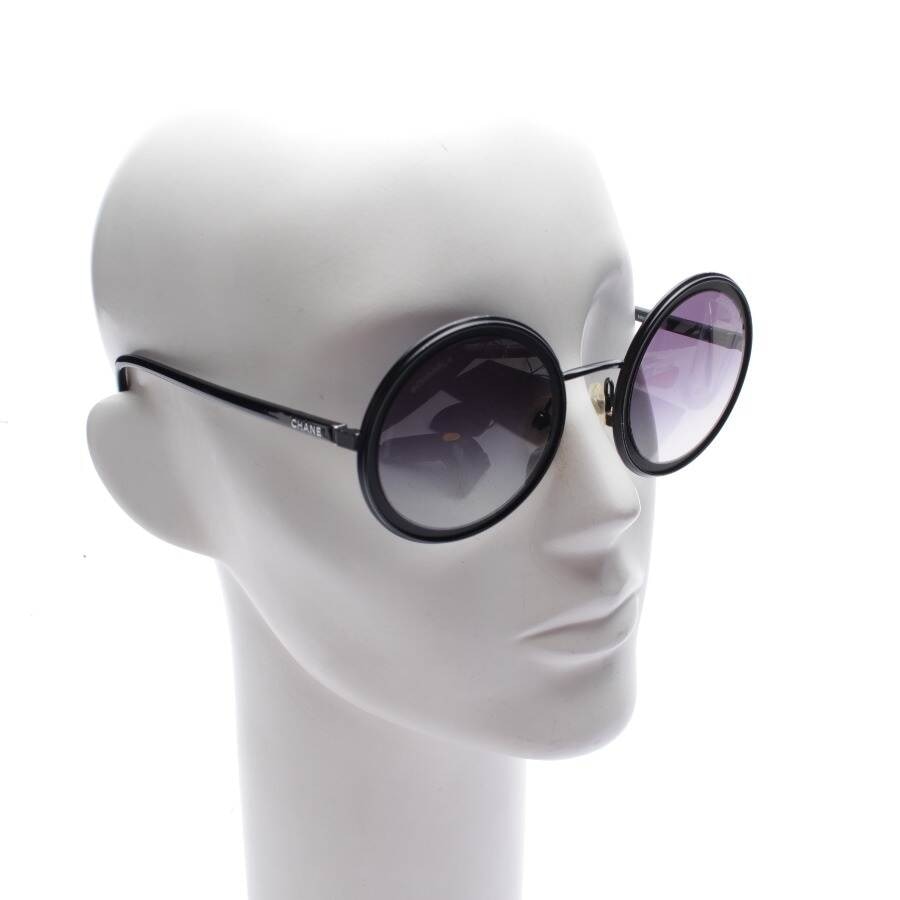 Image 2 of 4226 Sunglasses Black in color Black | Vite EnVogue