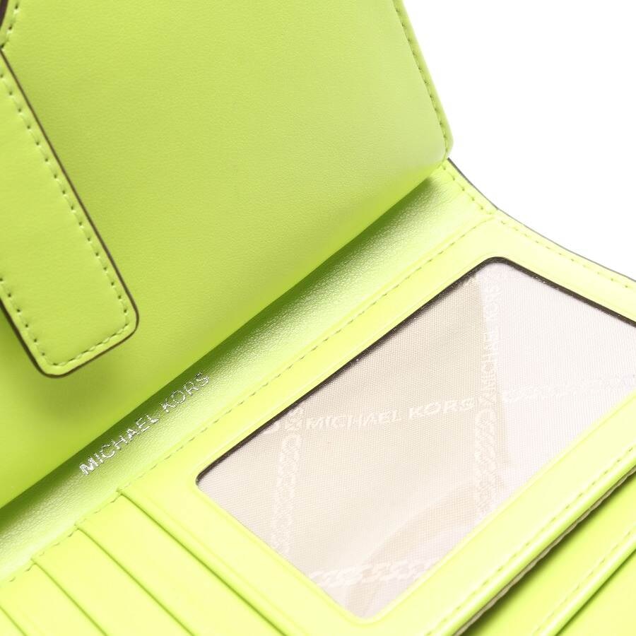 Image 2 of Wallet Light Green in color Green | Vite EnVogue